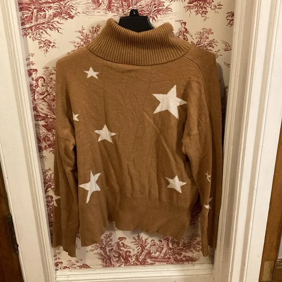 Star 🌟 Sweater - Picture 3 of 3